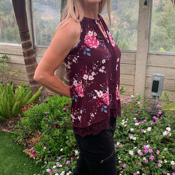 White House black market key hole top - Picture 8 of 9